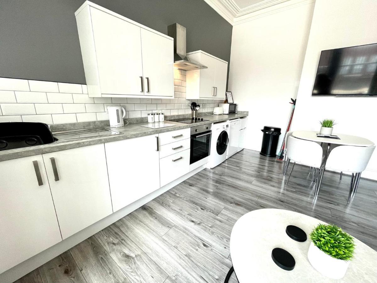 Reads Luxury Jacuzzi Apartamento